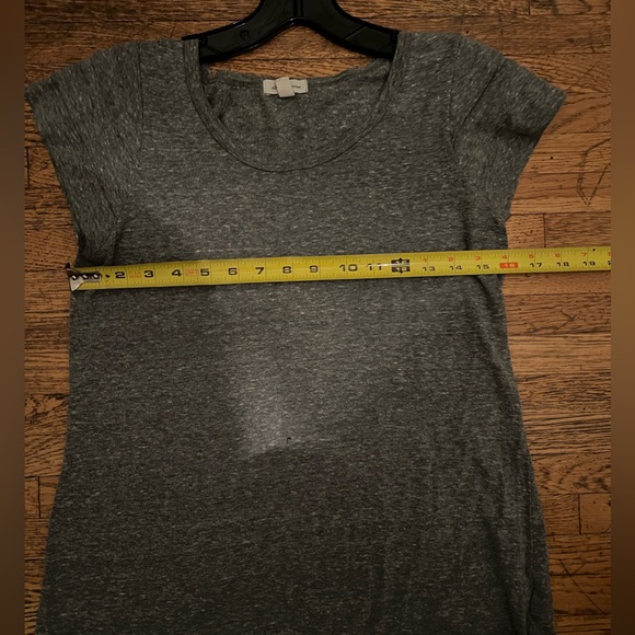 Silence + Noise Gray Tee with layered sleeves - Picture 2 of 10